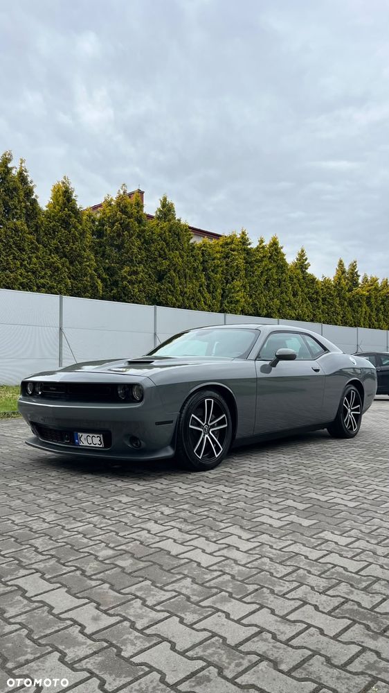 Dodge Challenger - 2