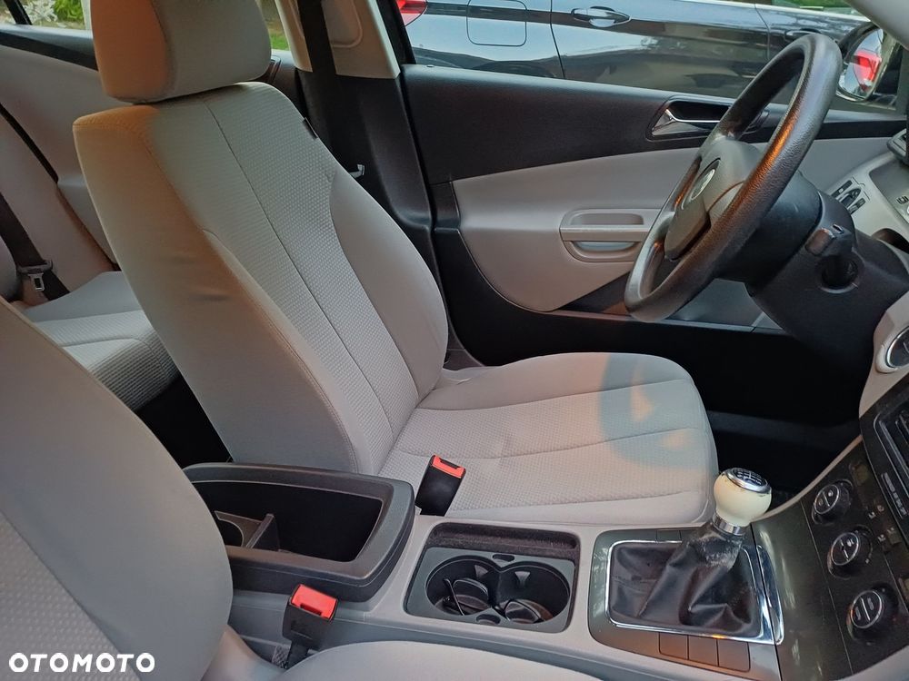 Volkswagen Passat 2.0 FSI Trendline - 22