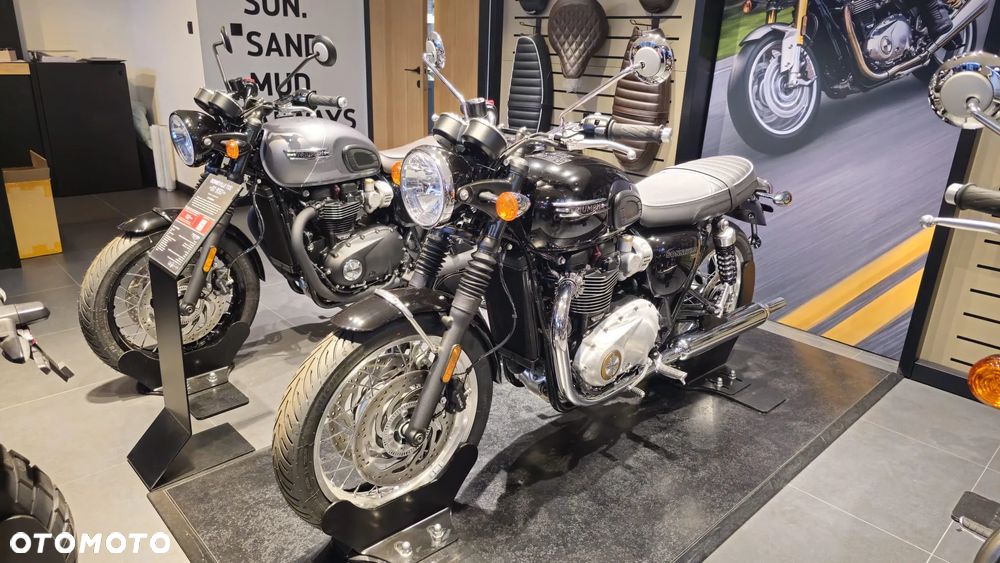 Triumph Bonneville - 3