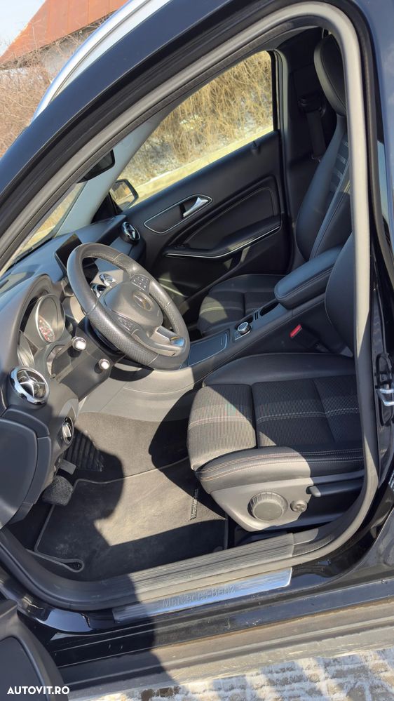 Mercedes-Benz GLA 180 7G-DCT StreetStyle - 19