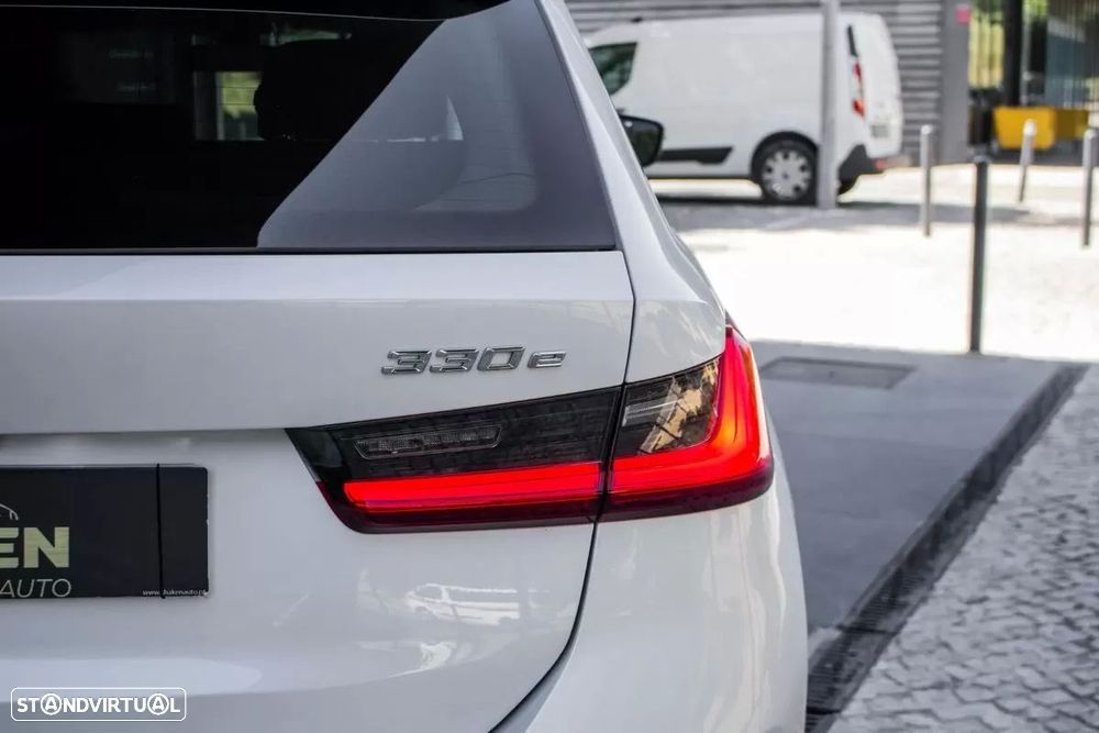 BMW 330 e Line Luxury Auto - 11
