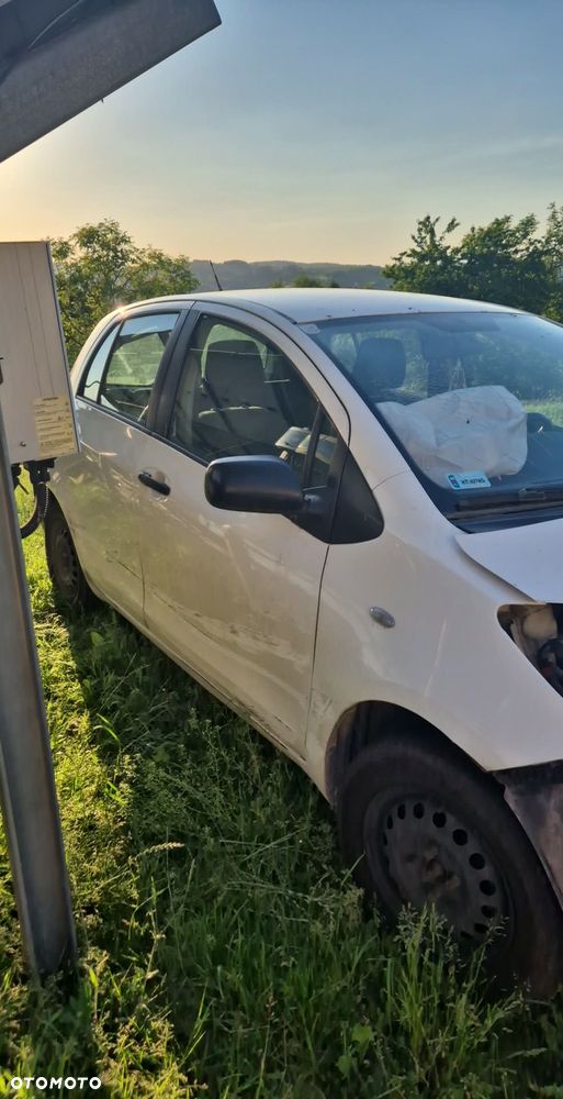 Toyota Yaris 1.0 Entry EU5 - 2
