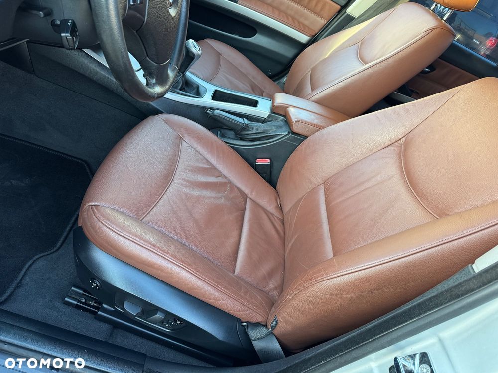 BMW Seria 3 318i Edition Exclusive - 4