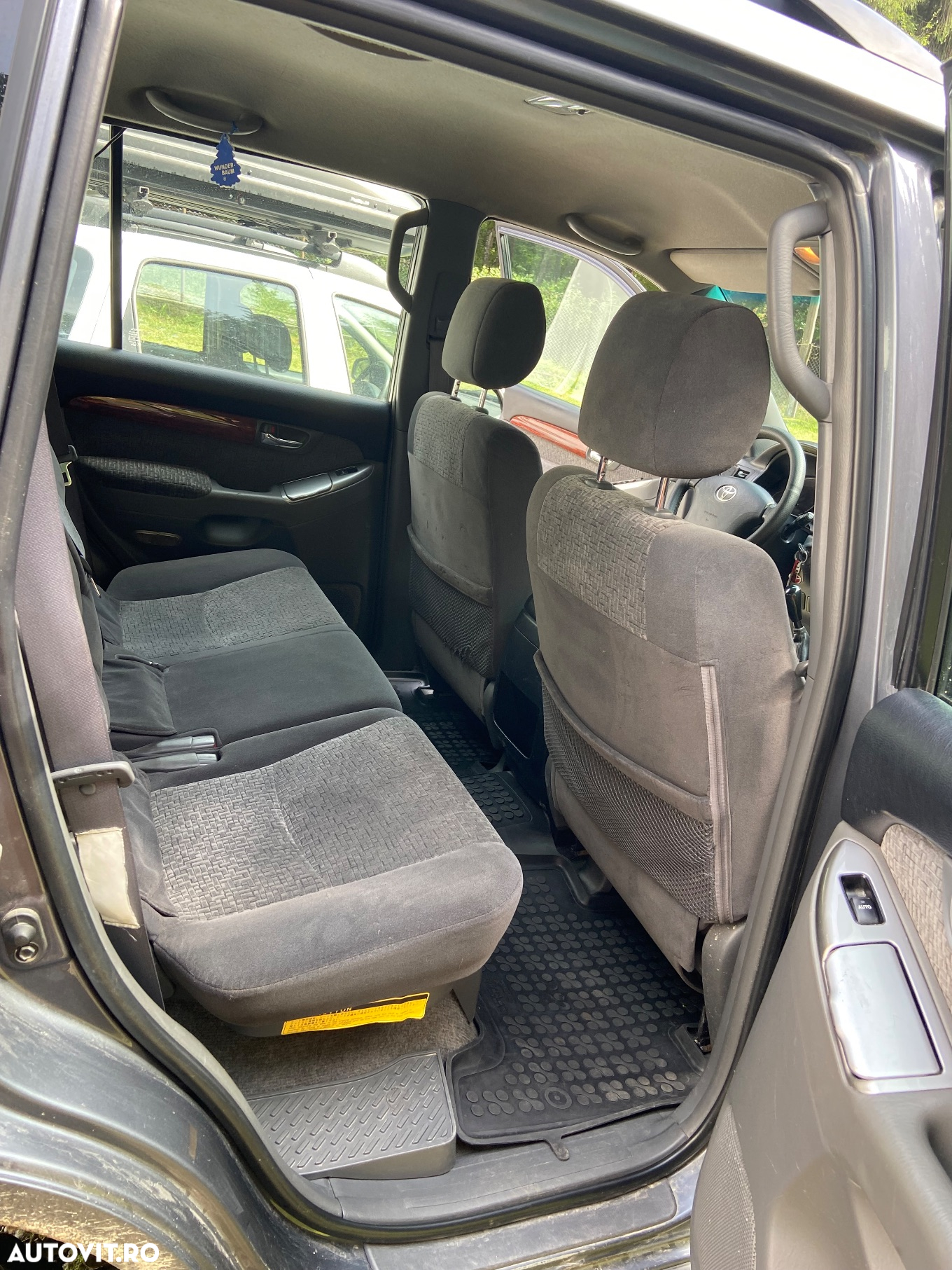 Toyota Land Cruiser - 12