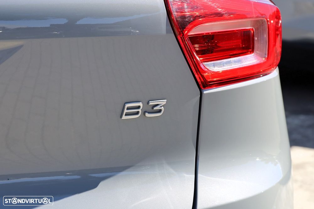 Volvo XC 40 2.0 B3 Plus Dark - 27