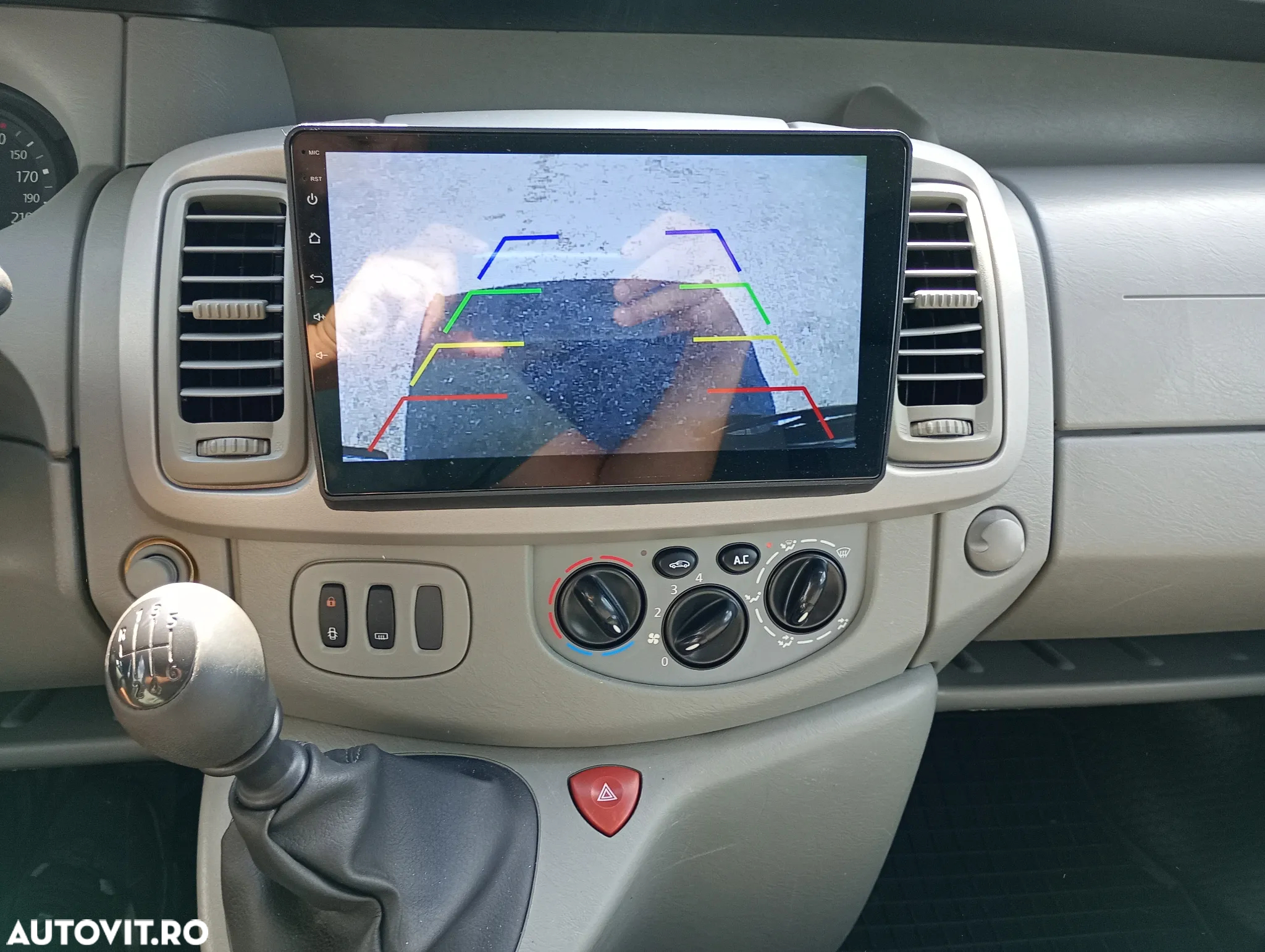 Renault Trafic - 10