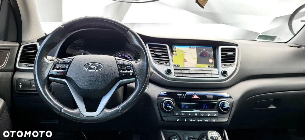 Hyundai Tucson 2.0 CRDI BlueDrive Style 2WD - 19
