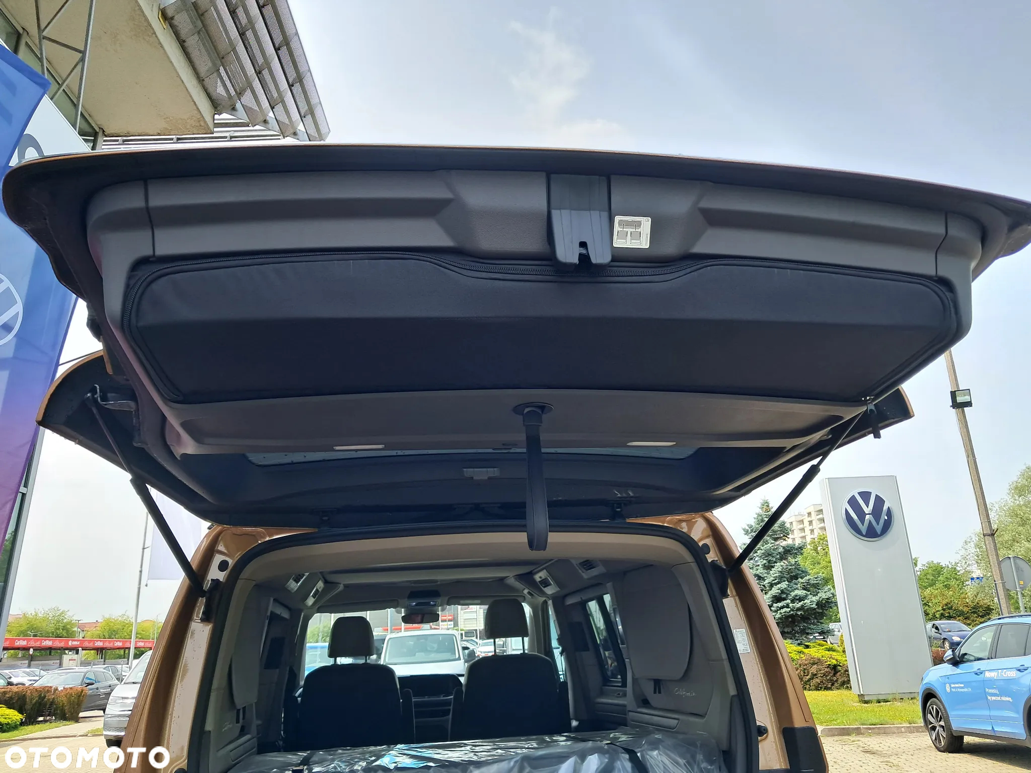 Volkswagen Multivan - 13