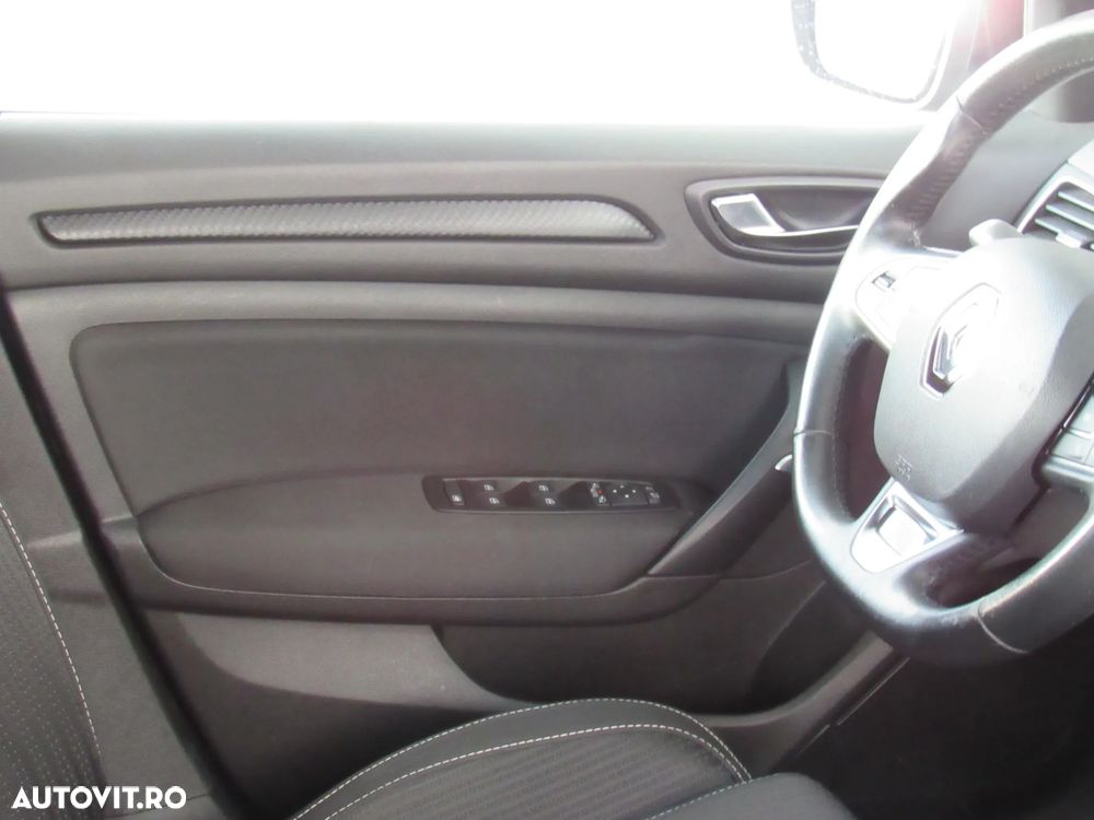 Renault Megane TCe GPF Business - 24
