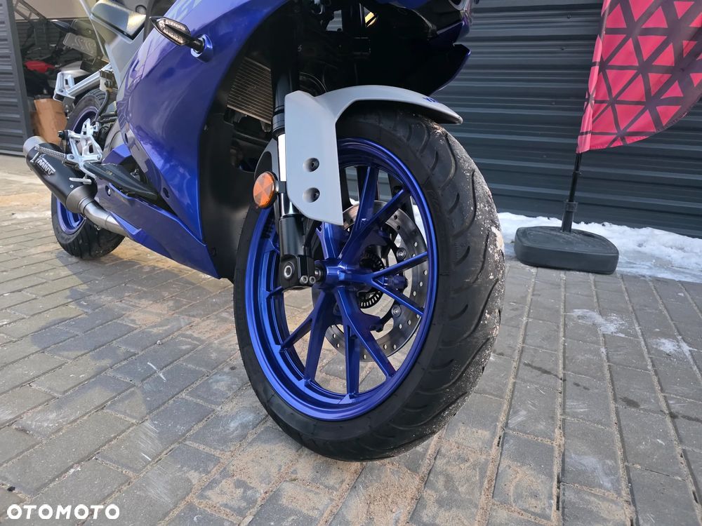 Yamaha YZF - 16