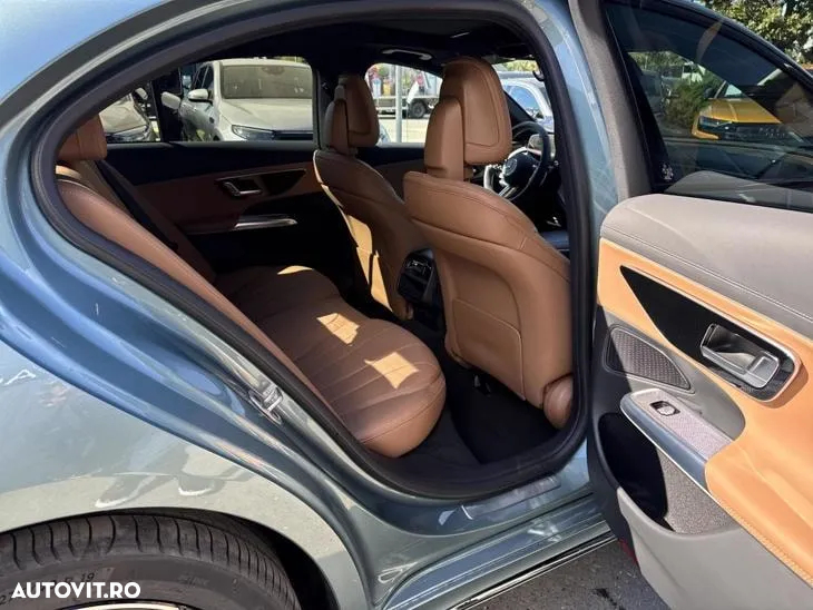 Mercedes-Benz E 300 4MATIC Aut. - 13