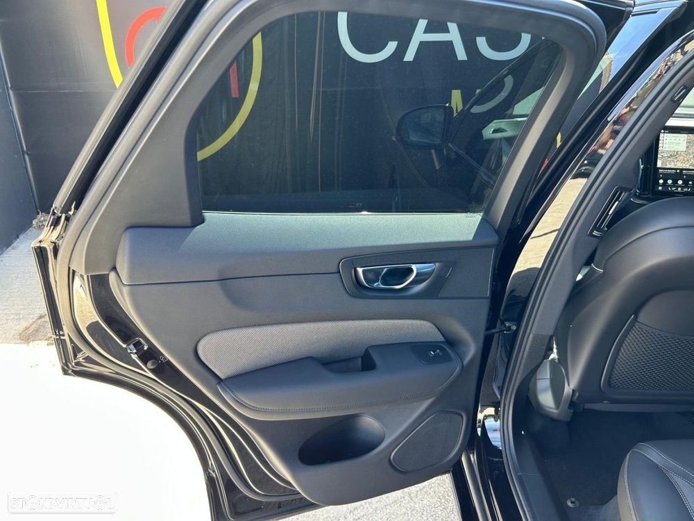 Volvo XC 60 2.0 T6 PHEV Black Edition AWD - 28