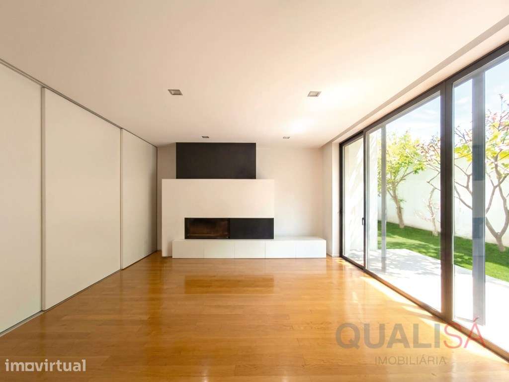 Moradia T3 individual e térrea de linhas arquitetónicas modernsa em... - Grande imagem: 3/31