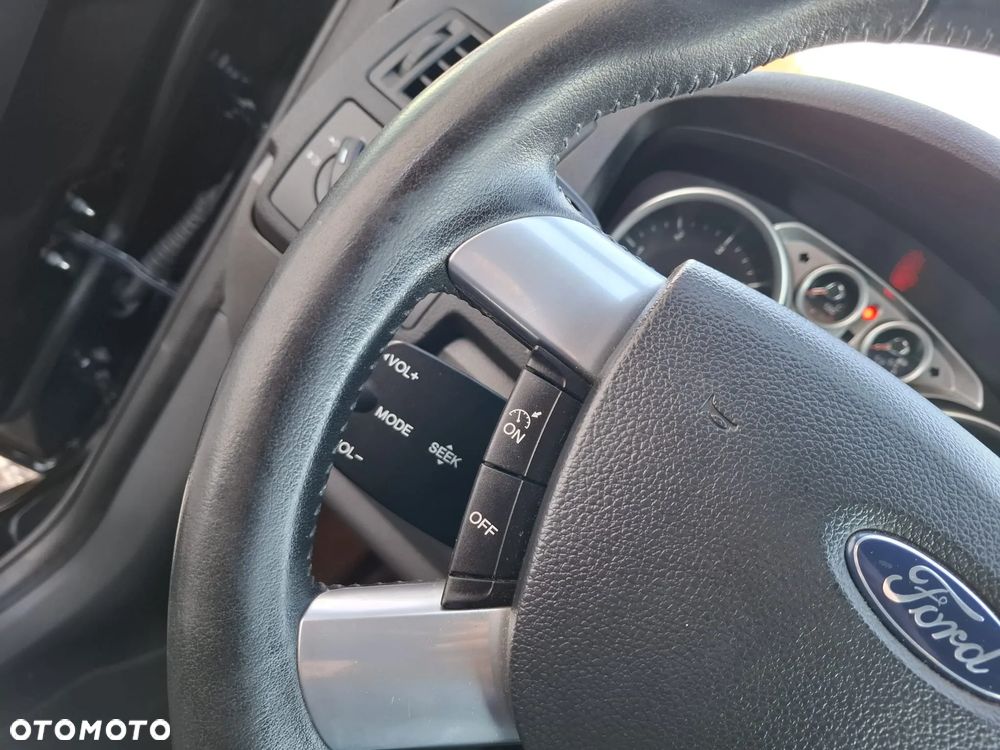 Ford Kuga 2.0 TDCi 2x4 Titanium - 10