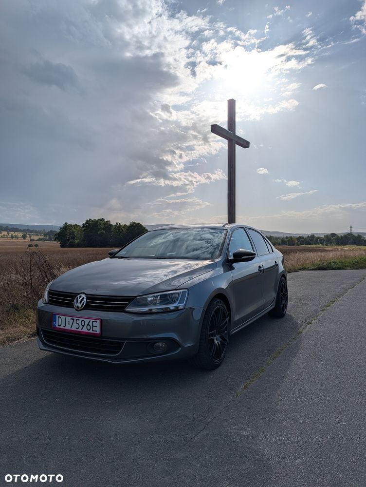 Volkswagen Jetta - 1