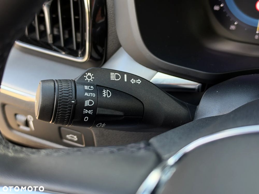 Volvo XC 60 B4 B Momentum Pro - 28