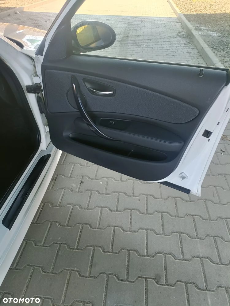 BMW X1 sDrive18i - 15