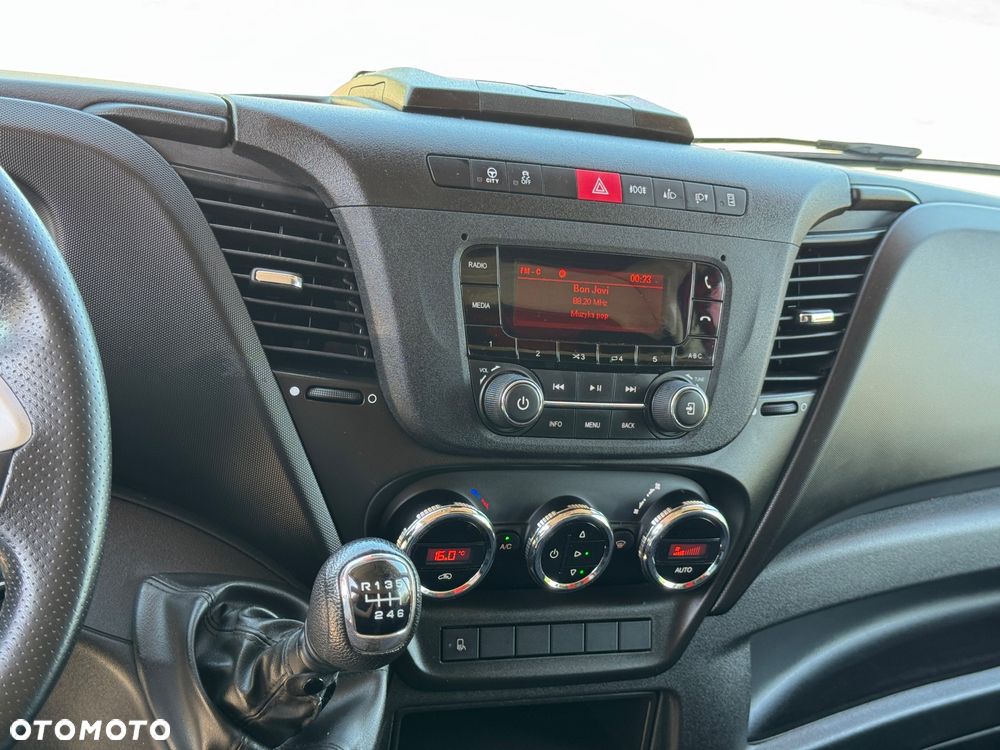 Iveco Daily 2022r‼️50C18‼️3.0 Plandeka 12 Palet 2x Firanka‼️Wysokość rampowa Full LED na bliźniaku Salon Polska Poduszki Pneumatyczne 5,12x2,5x2,35 z tyłu drzwi Spojkar 3.5T - 26