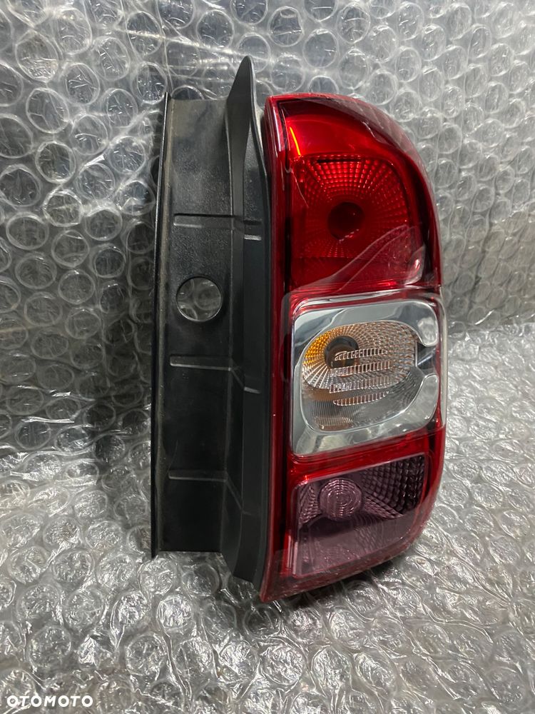 LAMPA TYŁ PRAWA DACIA DUSTER I LIFT 265506837R - 2