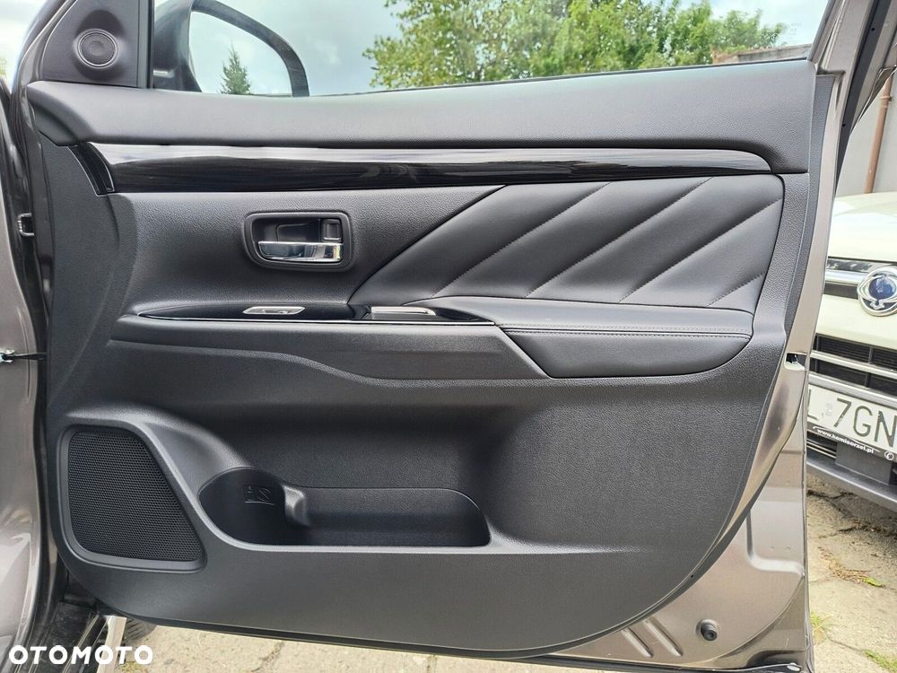 Mitsubishi Outlander - 14