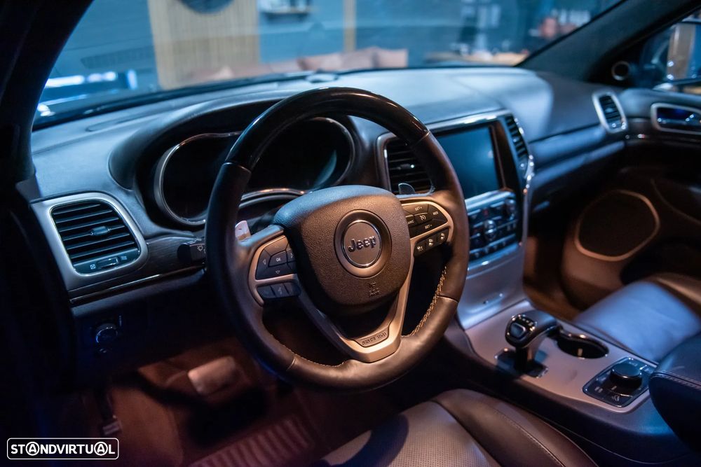 Jeep Grand Cherokee 5.7 V8 HEMI 4WD Auto Summit - 35