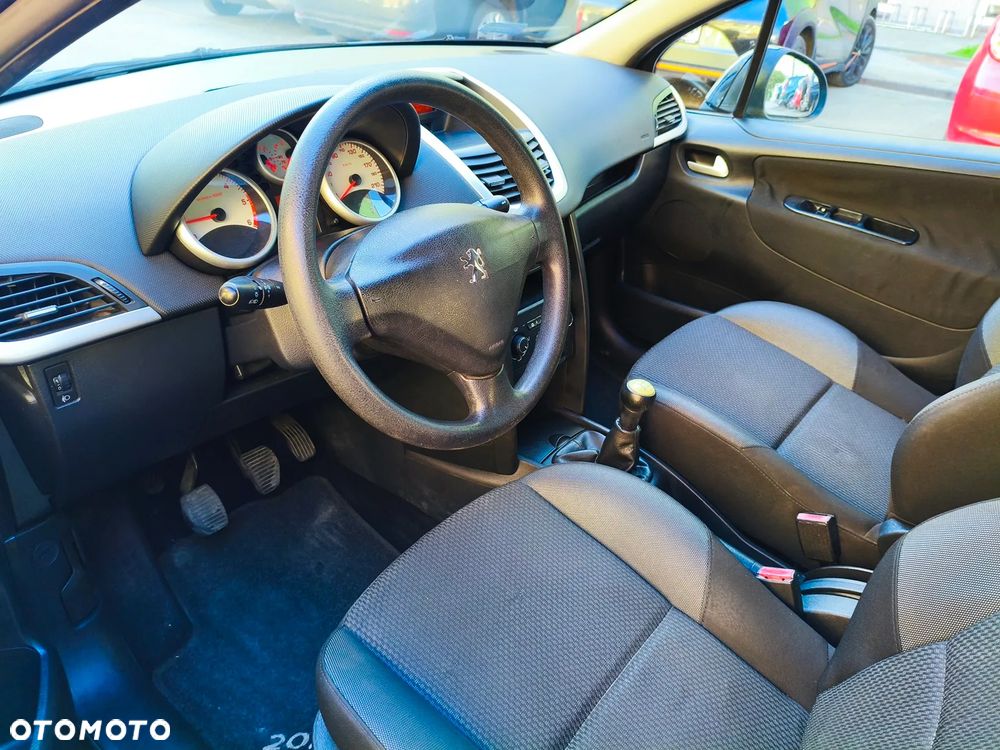 Peugeot 207 1.4 HDi Millesim 200 - 11