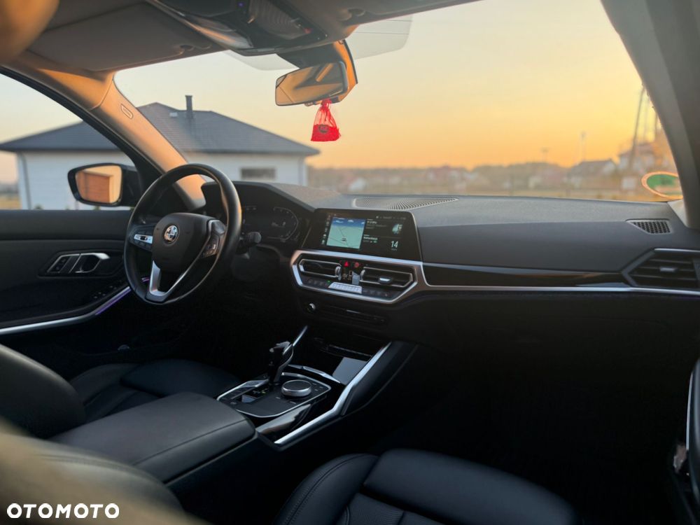 BMW Seria 3 320d Sport Line Shadow - 11