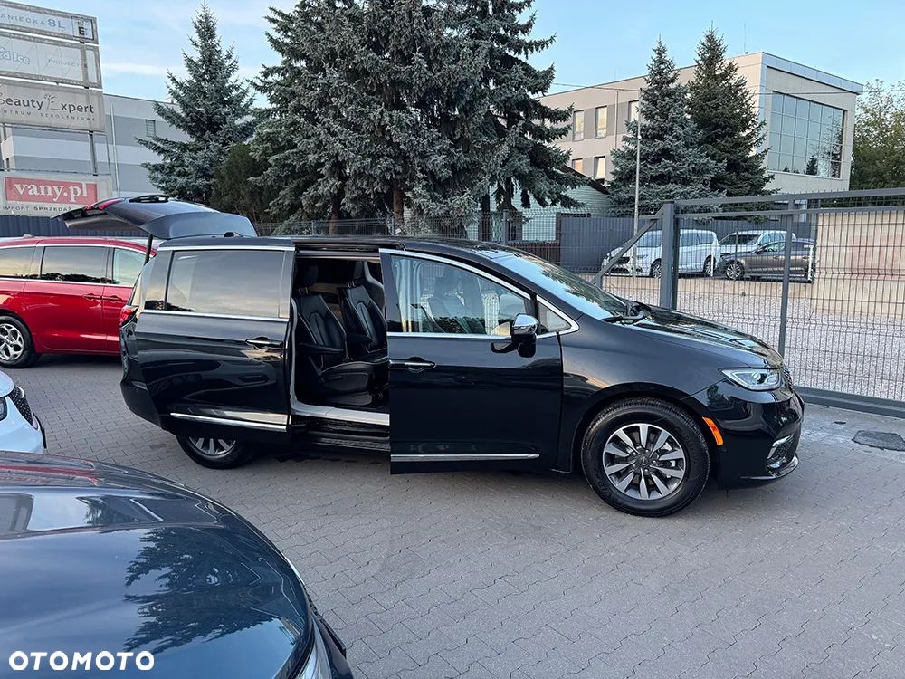 Chrysler Pacifica - 12