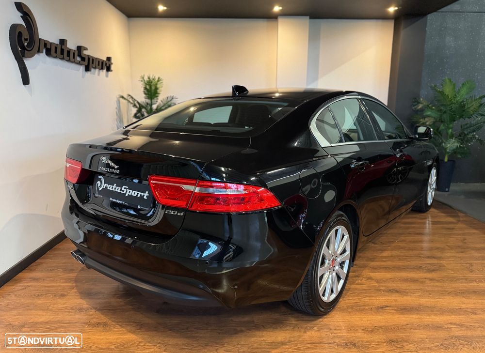 Jaguar XE 2.0 D R-Dynamic HSE - 43