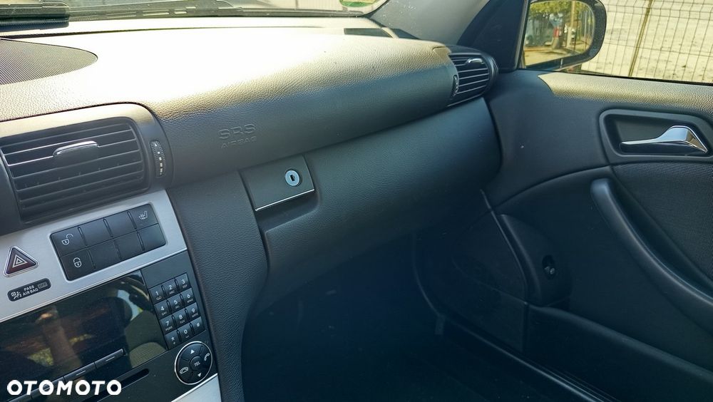 Mercedes-Benz Klasa C 180 Kompressor Automatik Sport Edition - 15