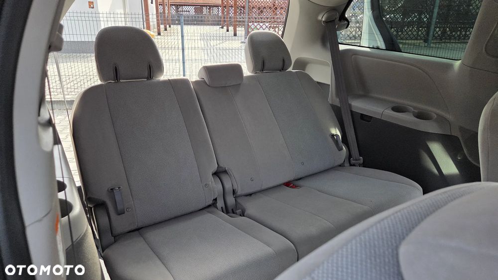 Toyota Sienna - 28