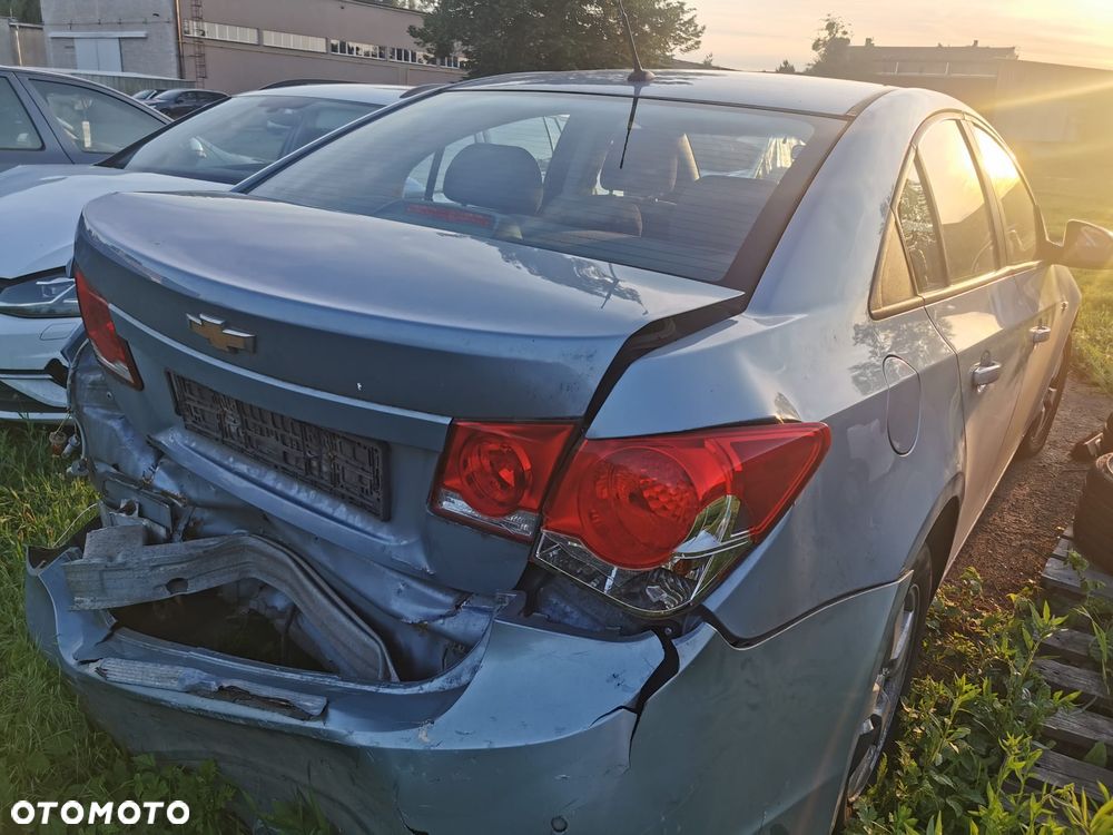 Chevrolet Cruze 1.6 LS - 4