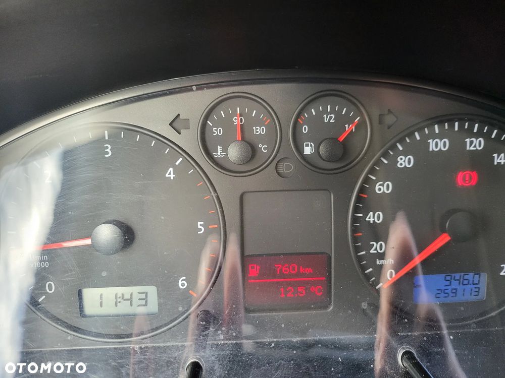 Volkswagen Caravelle - 9