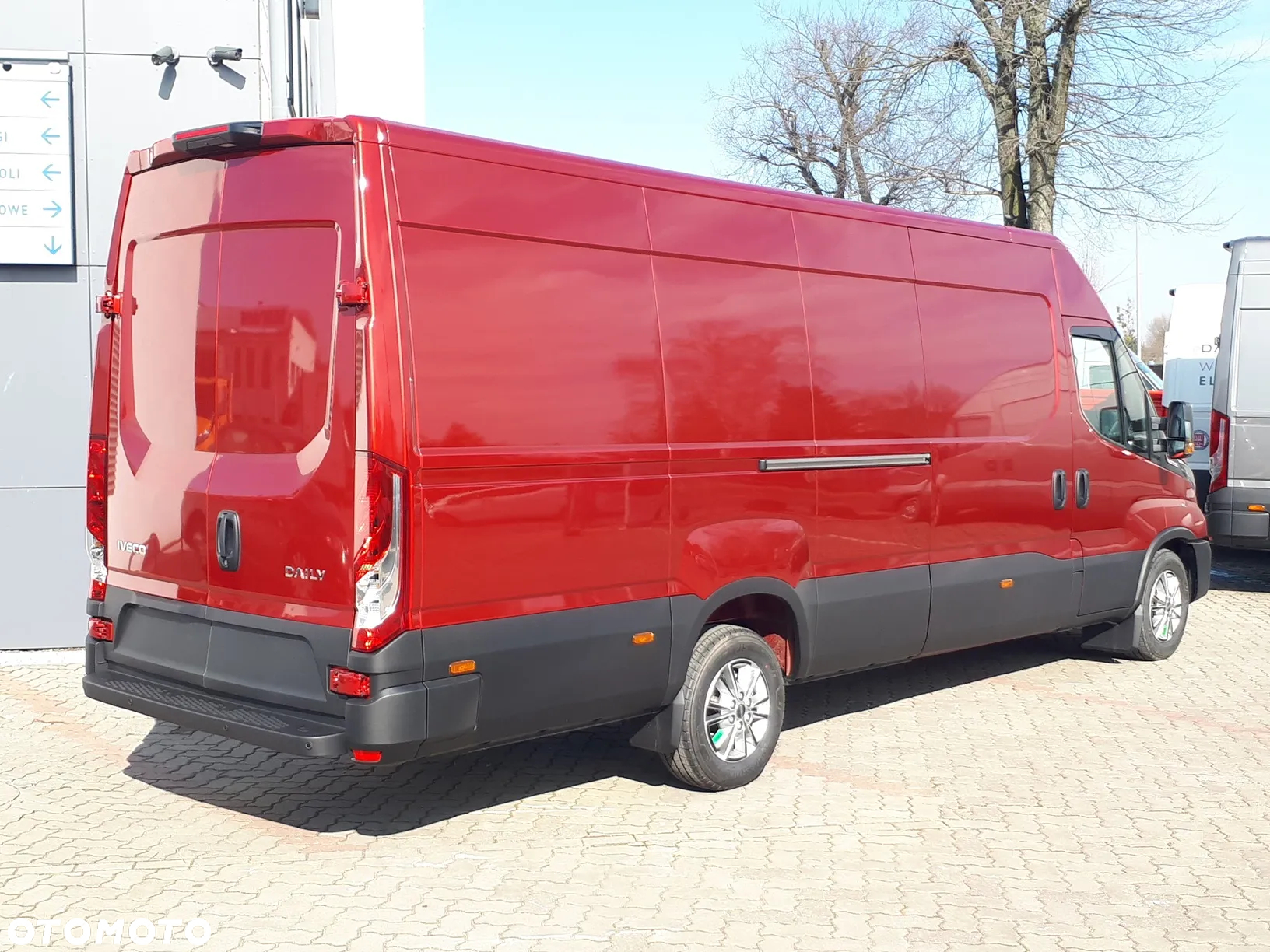 Iveco 35S21HA8V, rocznik 2025; czerwony metalizowany - 3