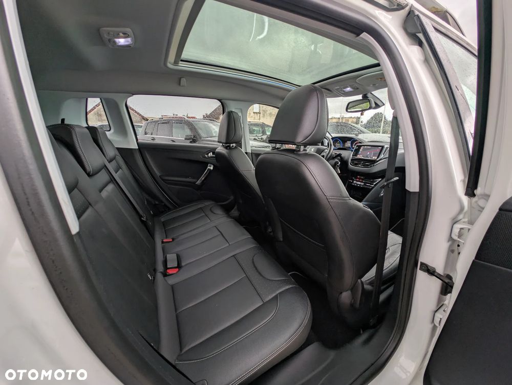 Peugeot 2008 1.6 BlueHDi Allure - 29
