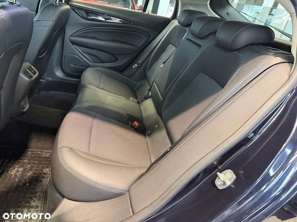 Opel Insignia - 11