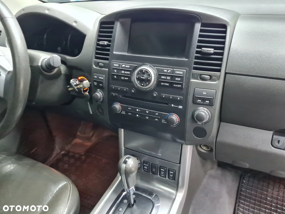 Nissan Navara 3.0 D V6 Platinum Long - 28