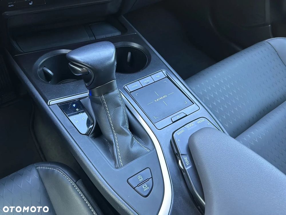 Lexus UX 200 GPF F Impression 2WD - 28