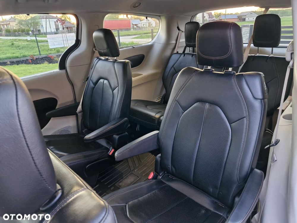 Chrysler Pacifica - 10