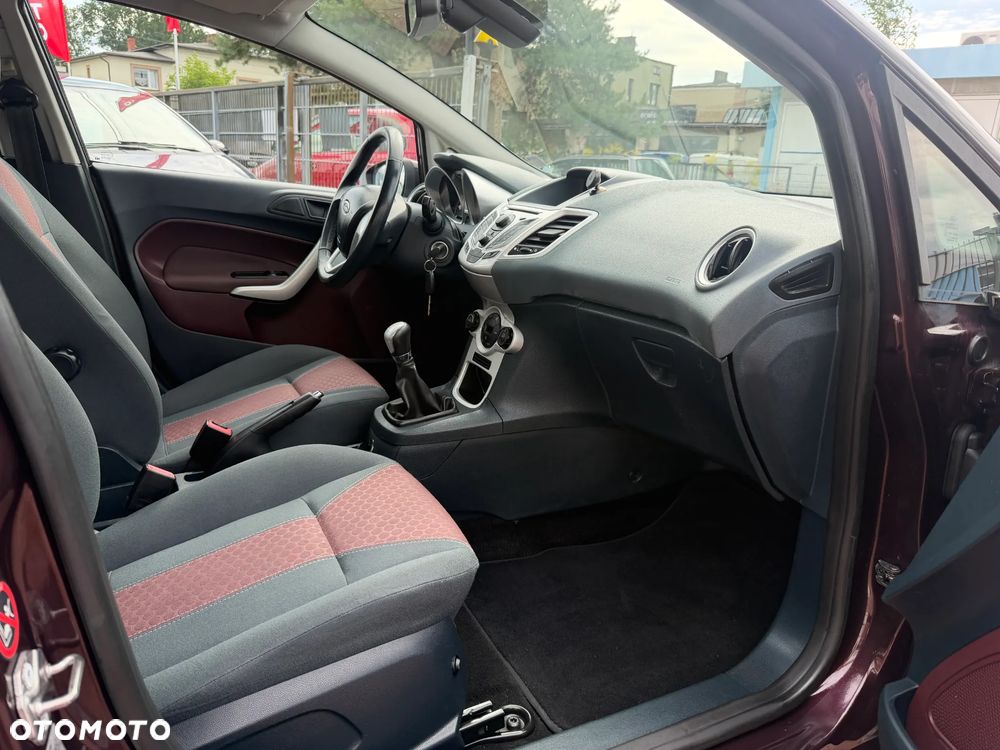 Ford Fiesta 1.4 Champions Edition - 29