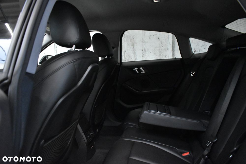 BMW Seria 2 218i Advantage - 24