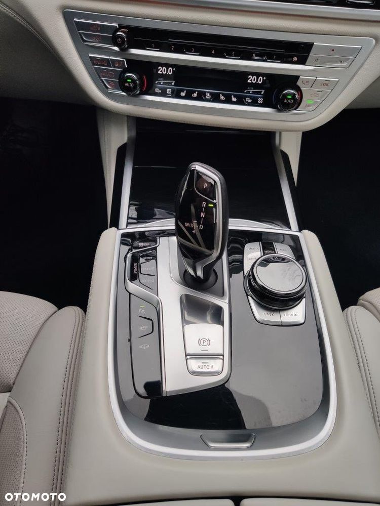 BMW Seria 7 750i - 22