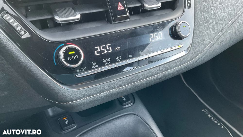 Toyota Corolla 1.8 HSD Business - 22