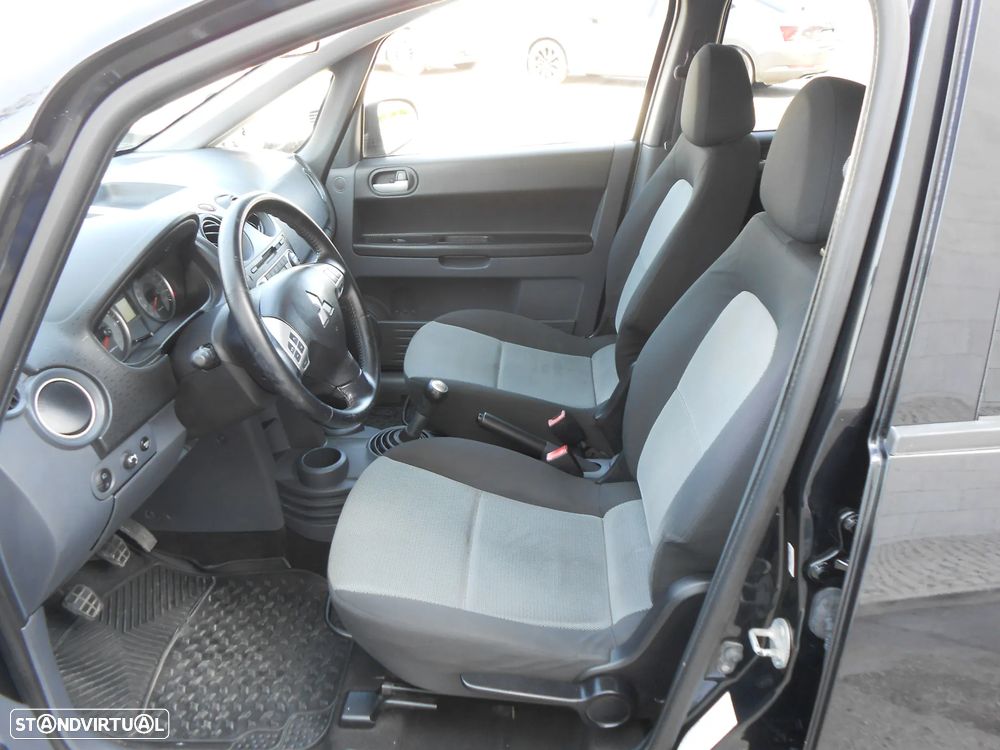 Mitsubishi Colt - 16