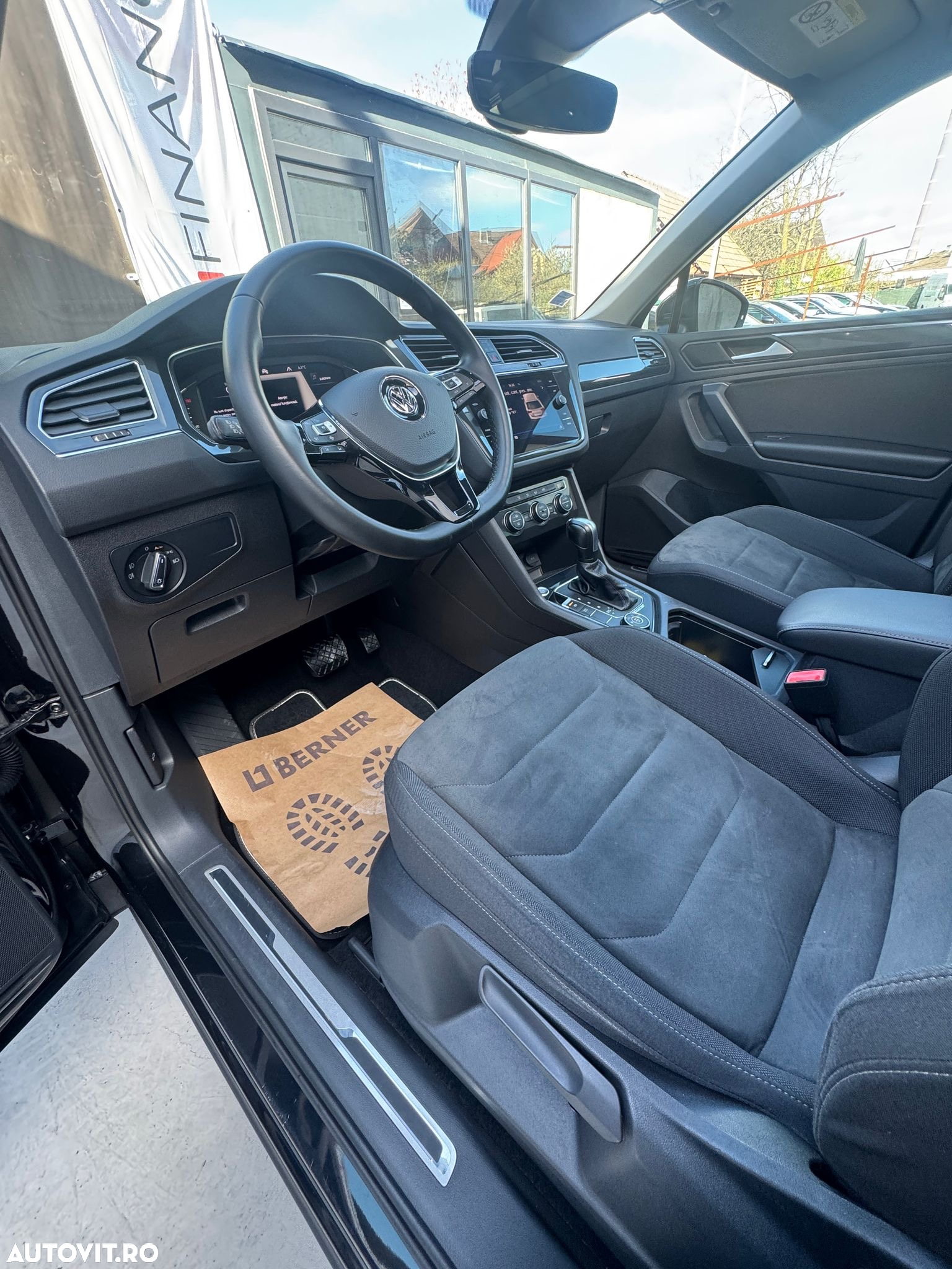 Volkswagen Tiguan - 6