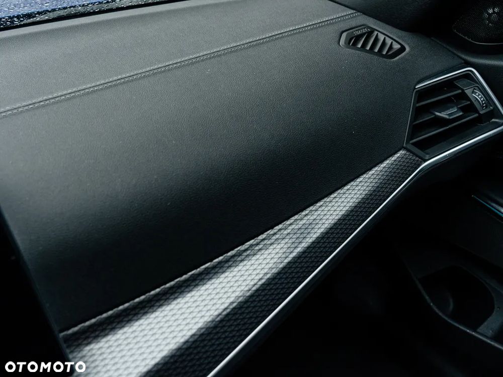 BMW Seria 3 330e xDrive - 7