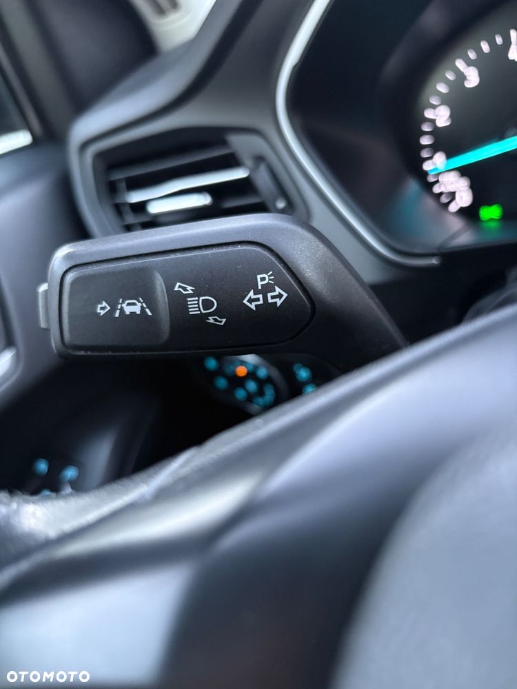 Ford Focus 1.0 EcoBoost Titanium X - 39