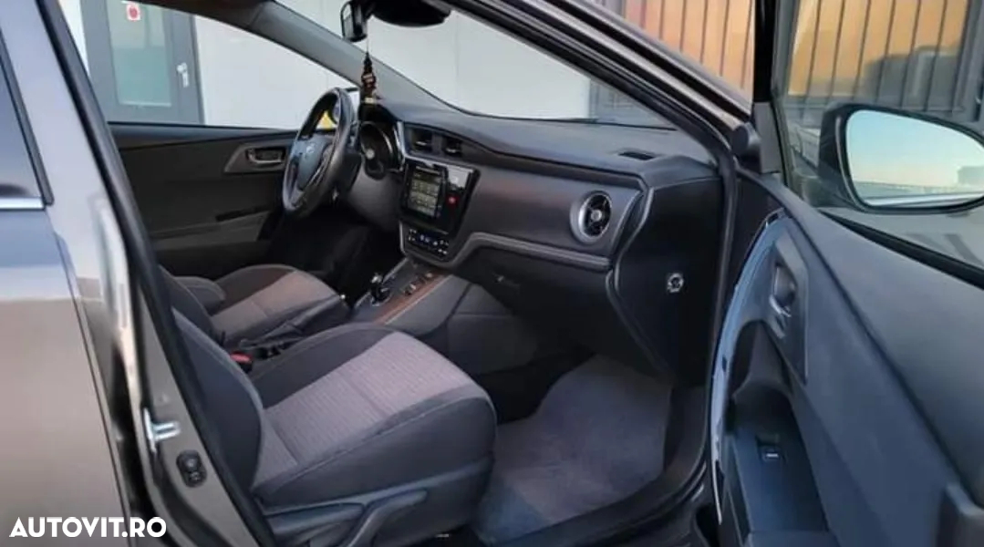 Toyota Auris 1.8 VVT-i Hybrid Automatik Design Edition - 10