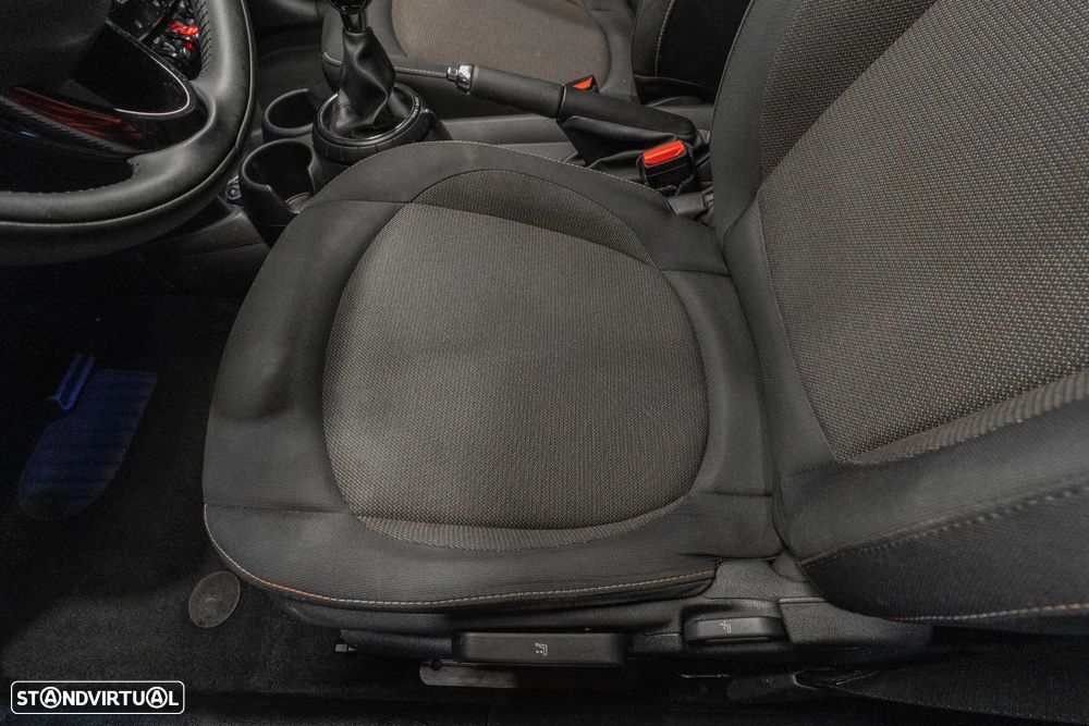 MINI 5 Portas Cooper D - 22