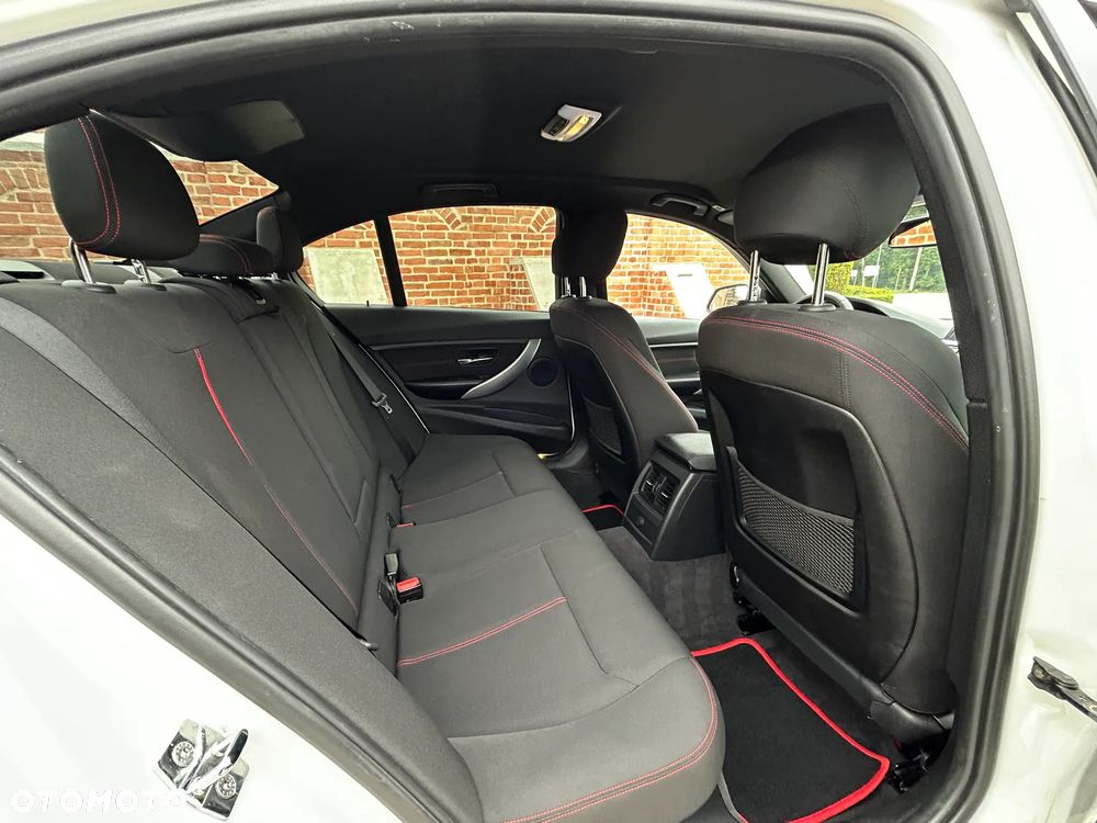 BMW Seria 3 320d Sport Line - 19
